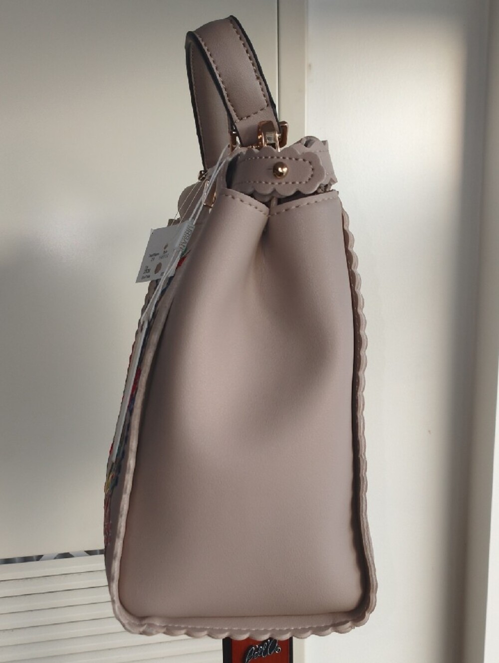 BNWT Urban Expressions Embroidered Floral Top-Handle/Crossbody Handbag - Picture 5 of 12